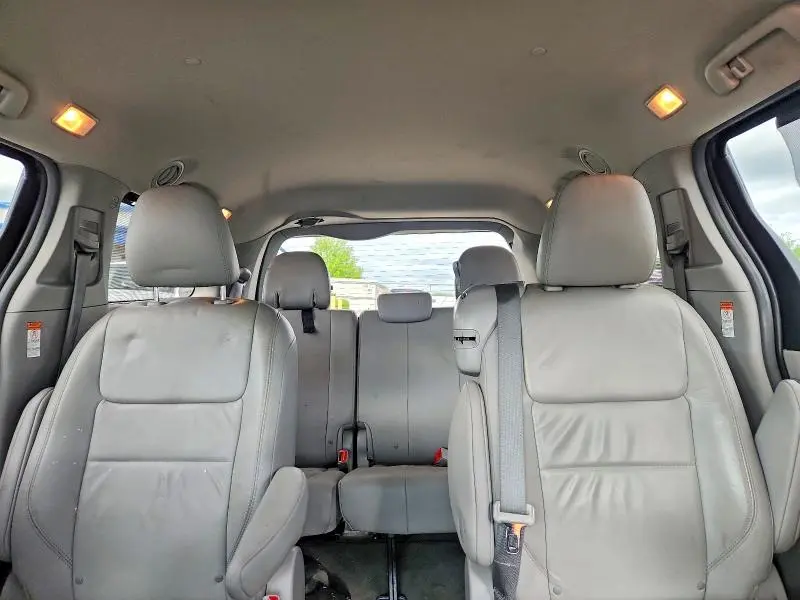 2017 TOYOTA SIENNA XLE PREMIUM 8-PASSENGER  