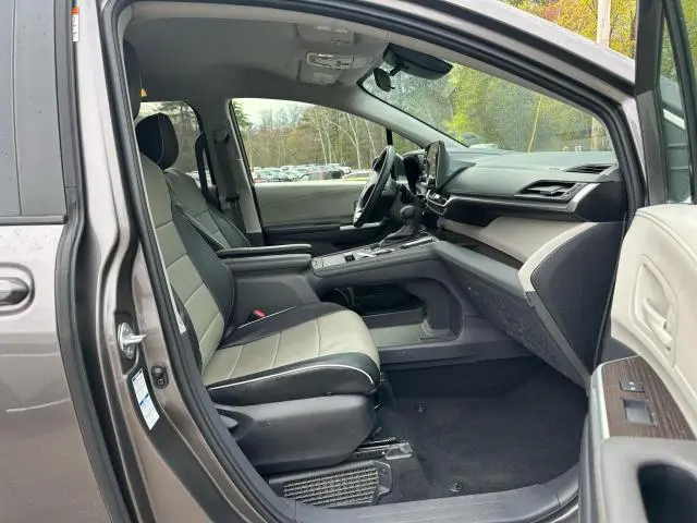 2022 TOYOTA SIENNA LE  