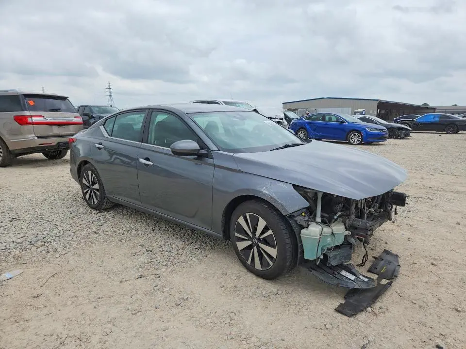 2022 NISSAN ALTIMA SV  