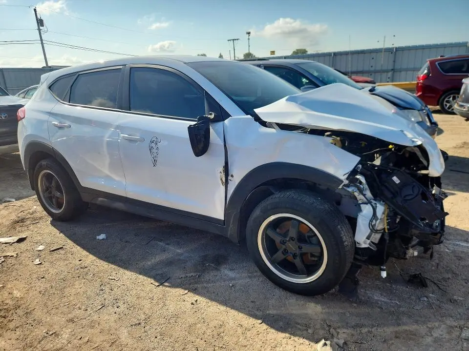 2021 HYUNDAI TUCSON SE  