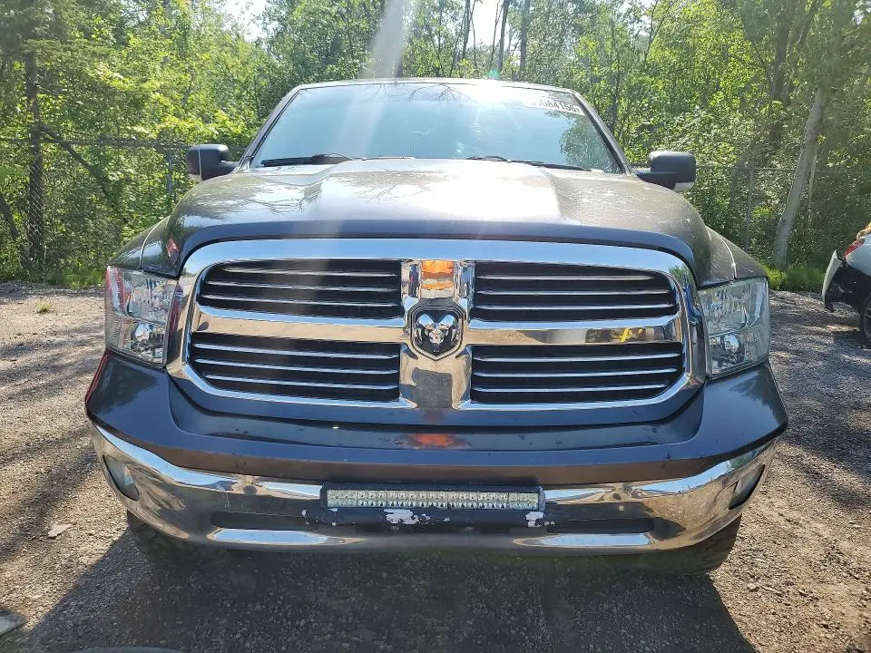 2016 RAM 1500 SLT  