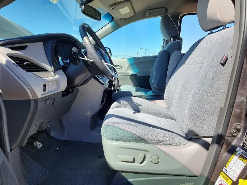 2017 TOYOTA SIENNA LE 8-PASSENGER  