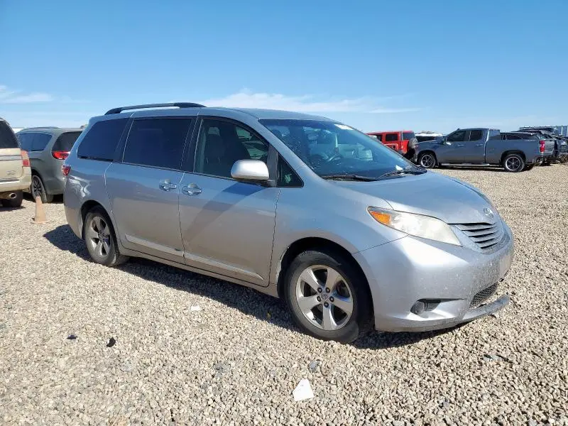 2017 TOYOTA SIENNA LE  