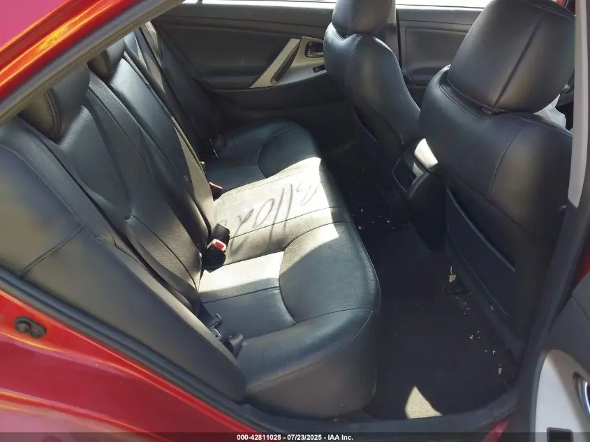 2011 TOYOTA CAMRY SE V6