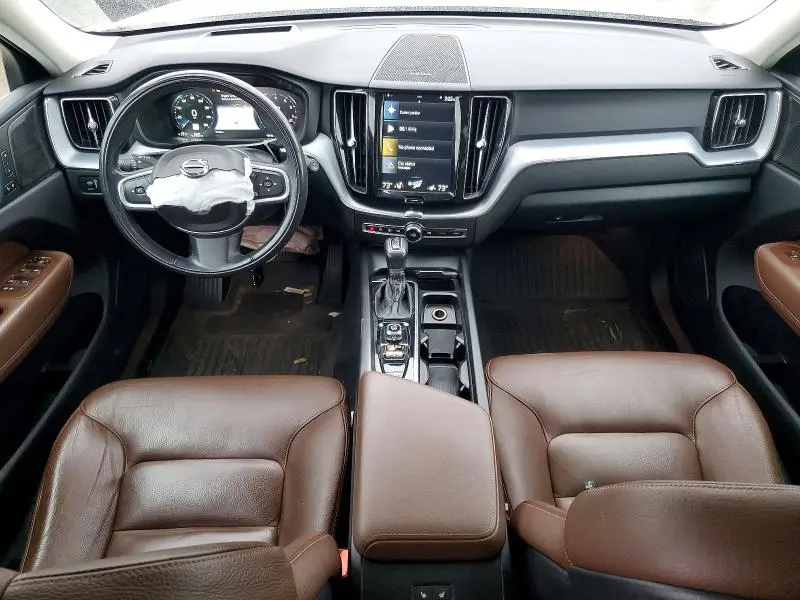 2020 VOLVO XC60 T5 MOMENTUM  