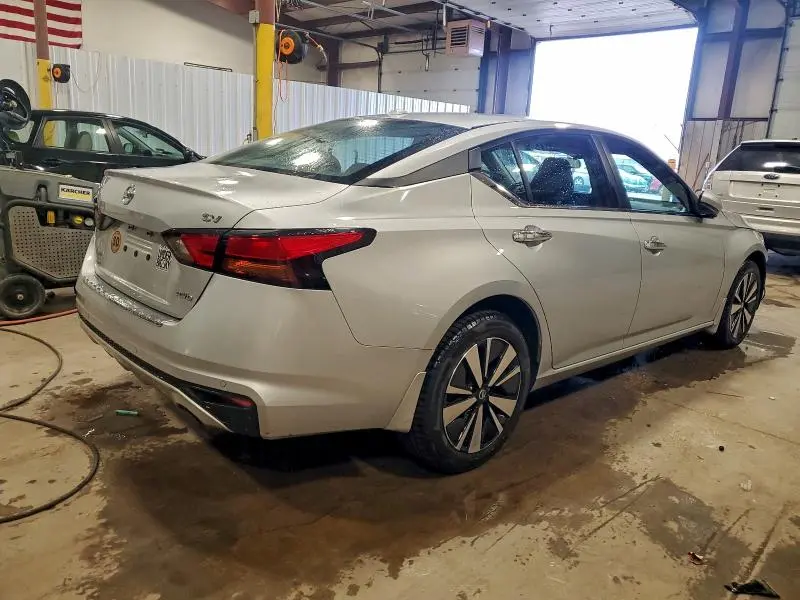 2022 NISSAN ALTIMA SV  