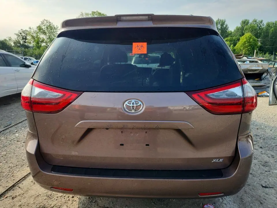 2020 TOYOTA SIENNA XLE 8-PASSENGER  