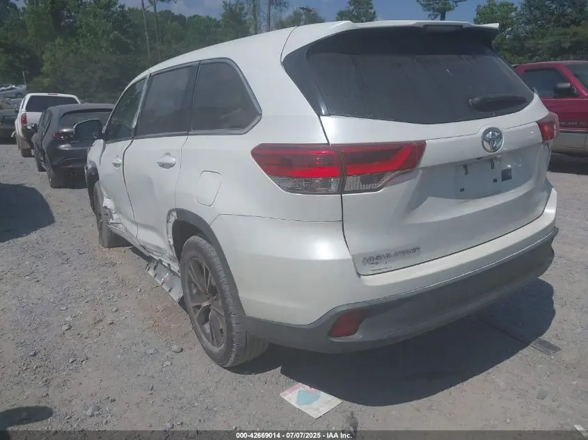 2018 TOYOTA HIGHLANDER LE
