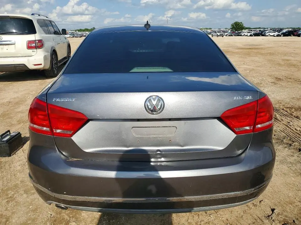 2012 VOLKSWAGEN PASSAT   