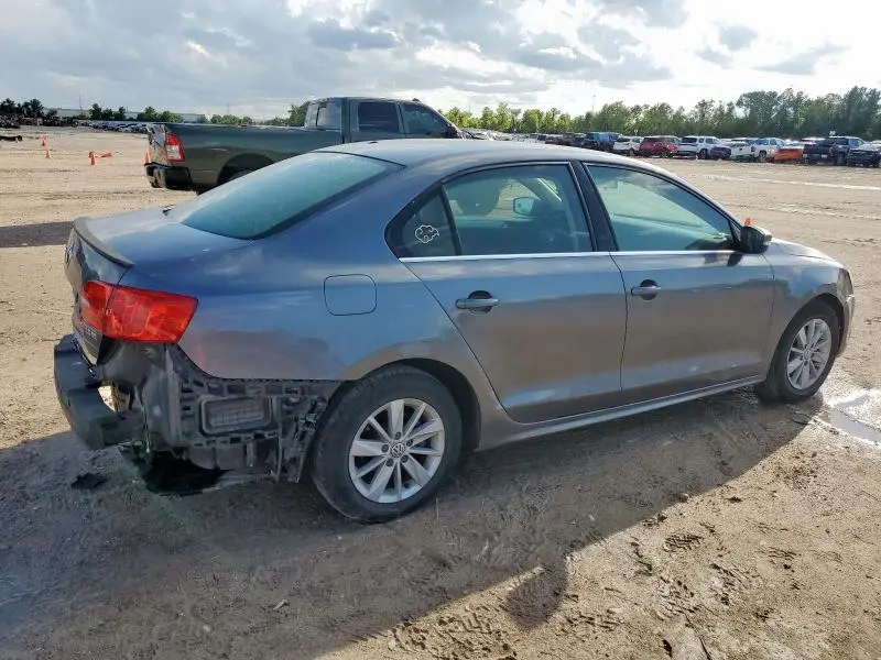 2013 VOLKSWAGEN JETTA SE  