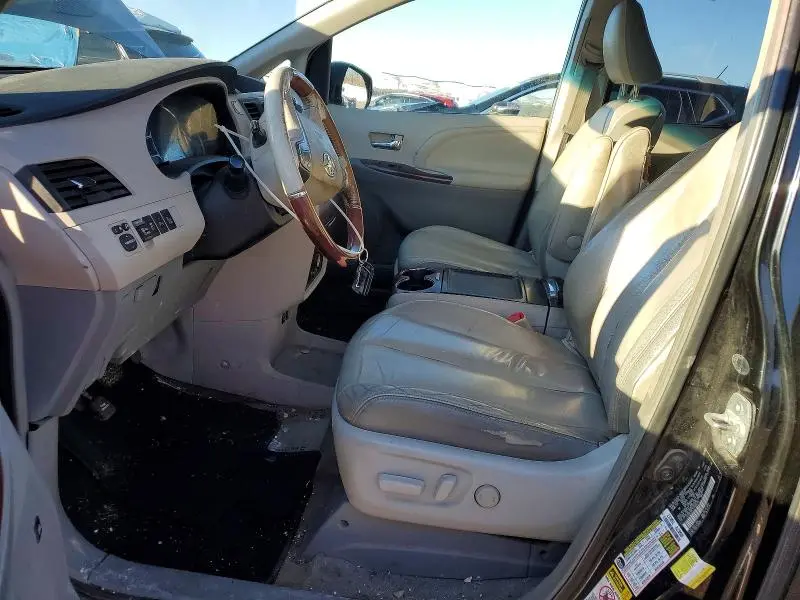 2014 TOYOTA SIENNA XLE  