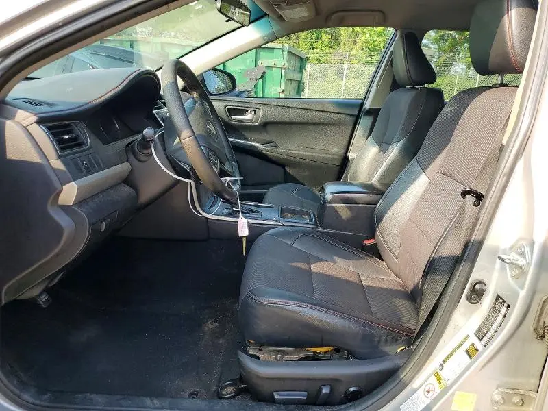 2016 TOYOTA CAMRY SE  