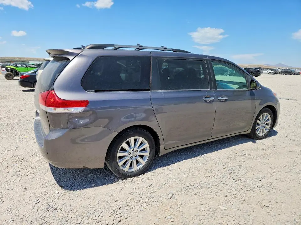 2011 TOYOTA SIENNA LIMITED 7-PASSENGER  