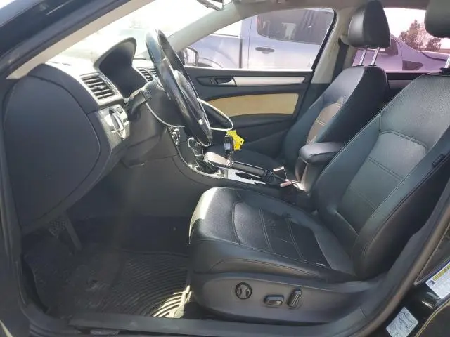 2013 VOLKSWAGEN PASSAT SE  