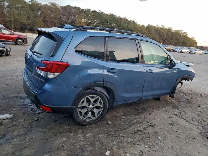2021 SUBARU FORESTER   