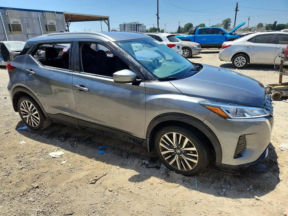 2021 NISSAN KICKS SV  