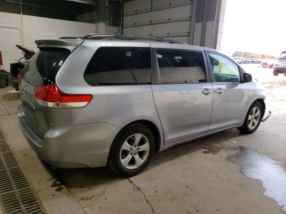 2012 TOYOTA SIENNA LE  