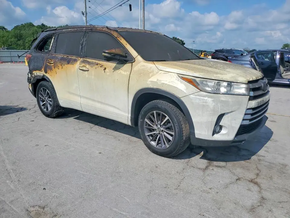 2017 TOYOTA HIGHLANDER XLE  