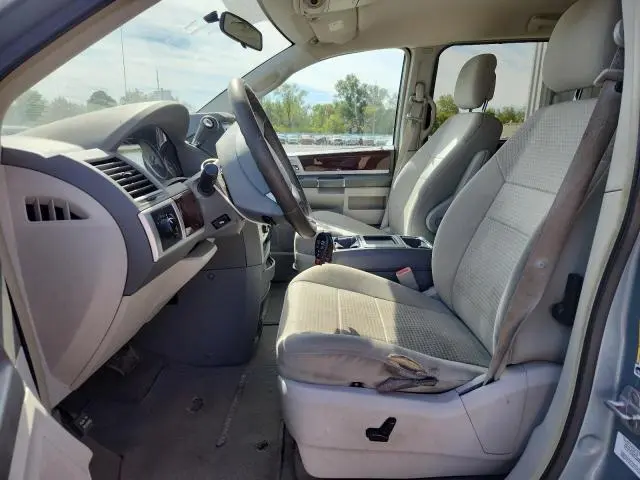 2010 CHRYSLER TOWN & COUNTRY TOURING  