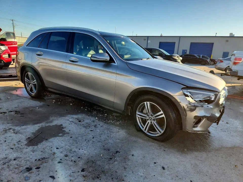 2020 MERCEDES-BENZ GLC 300  