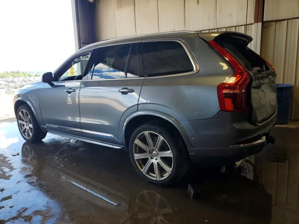 2017 VOLVO XC90 T8  