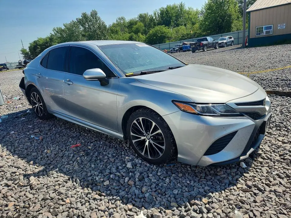 2018 TOYOTA CAMRY SE  