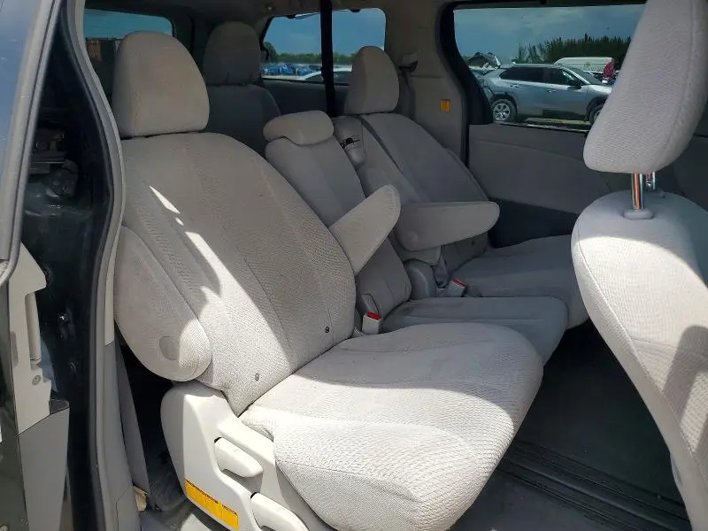 2011 TOYOTA SIENNA LE  