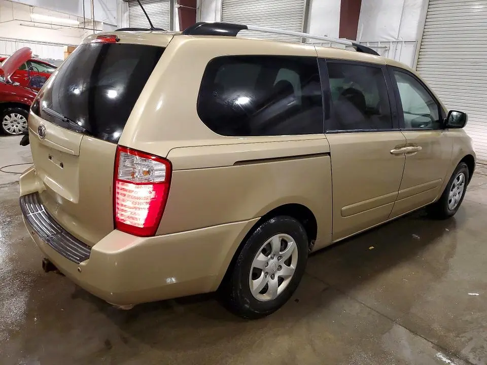 2010 KIA SEDONA BASE  