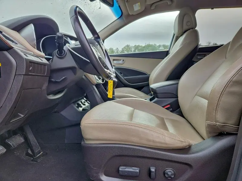 2017 HYUNDAI SANTA FE SE  