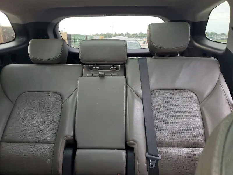 2016 HYUNDAI SANTA FE SE  