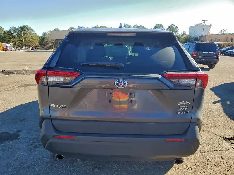 2024 TOYOTA RAV4 XLE  