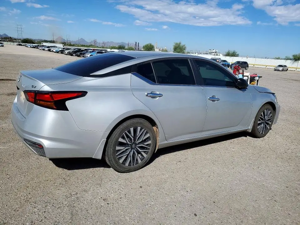 2024 NISSAN ALTIMA SV  
