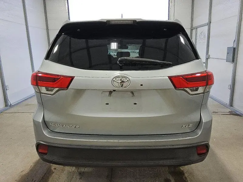 2018 TOYOTA HIGHLANDER SE  