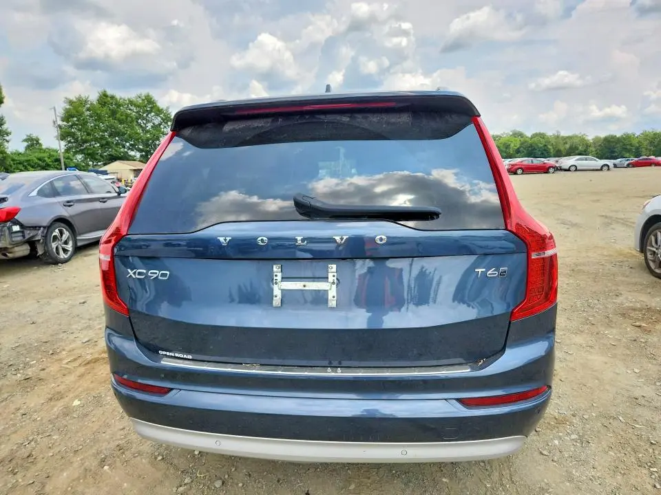 2022 VOLVO XC90 T6 MOMENTUM  