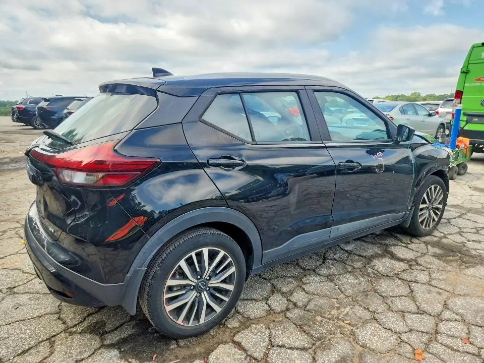 2022 NISSAN KICKS SV  