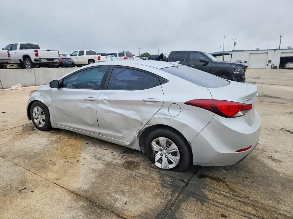 2016 HYUNDAI ELANTRA SE  
