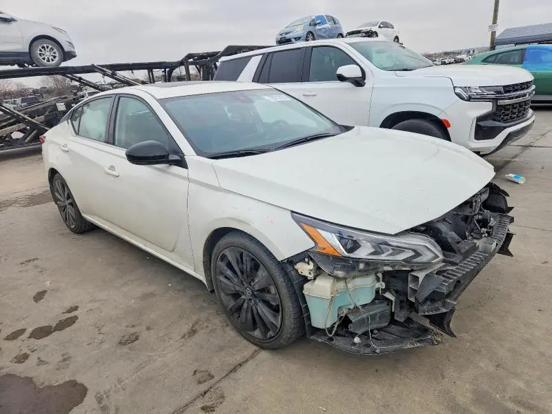 2022 NISSAN ALTIMA SR  