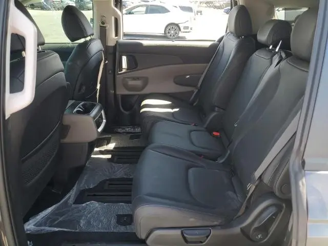 2025 KIA CARNIVAL EX  