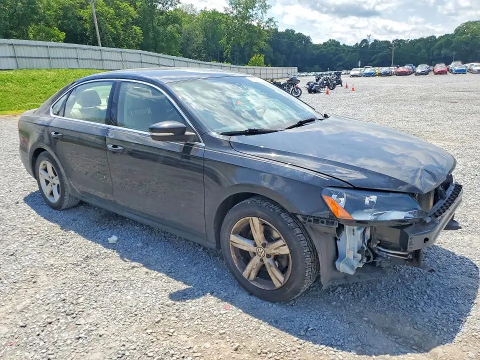 2013 VOLKSWAGEN PASSAT SE  
