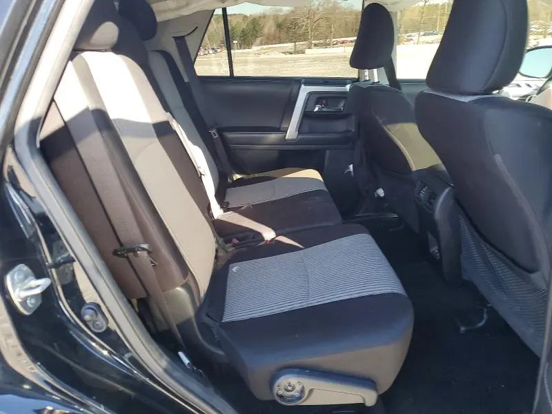2022 TOYOTA 4RUNNER SR5  