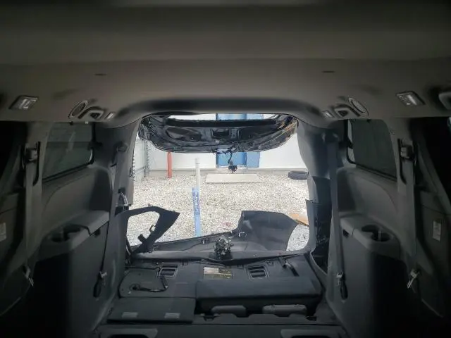 2020 TOYOTA SIENNA XLE  