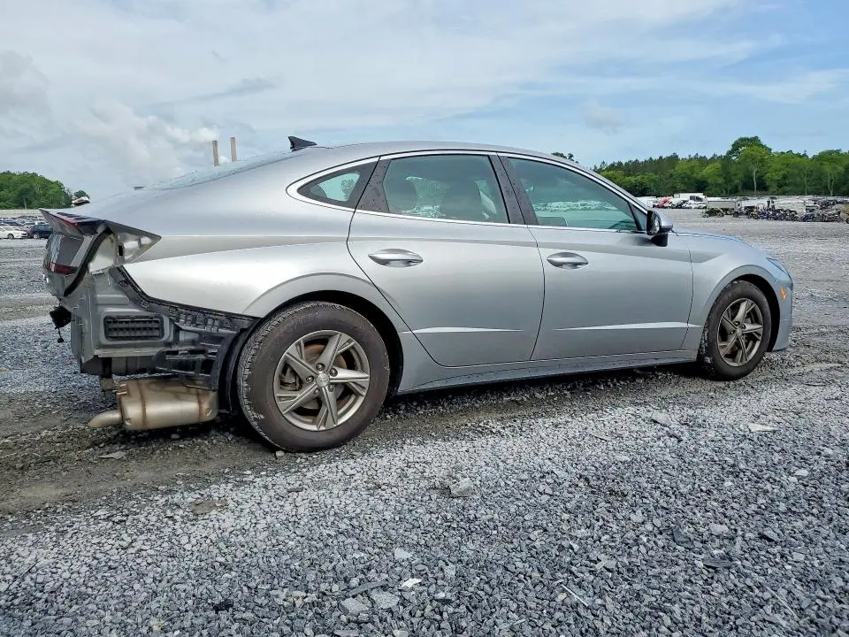 2022 HYUNDAI SONATA SE  