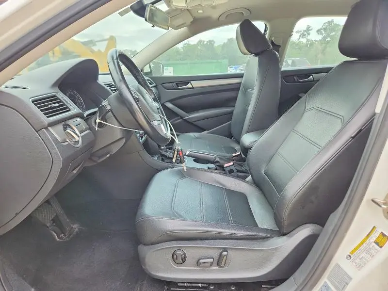 2015 VOLKSWAGEN PASSAT S  