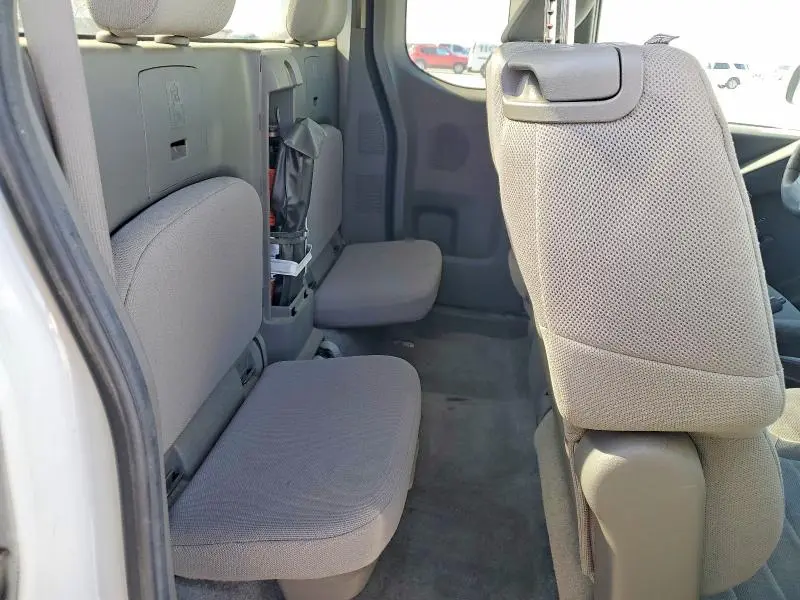 2013 NISSAN FRONTIER S  