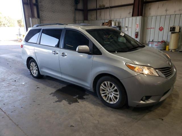 2015 TOYOTA SIENNA XLE