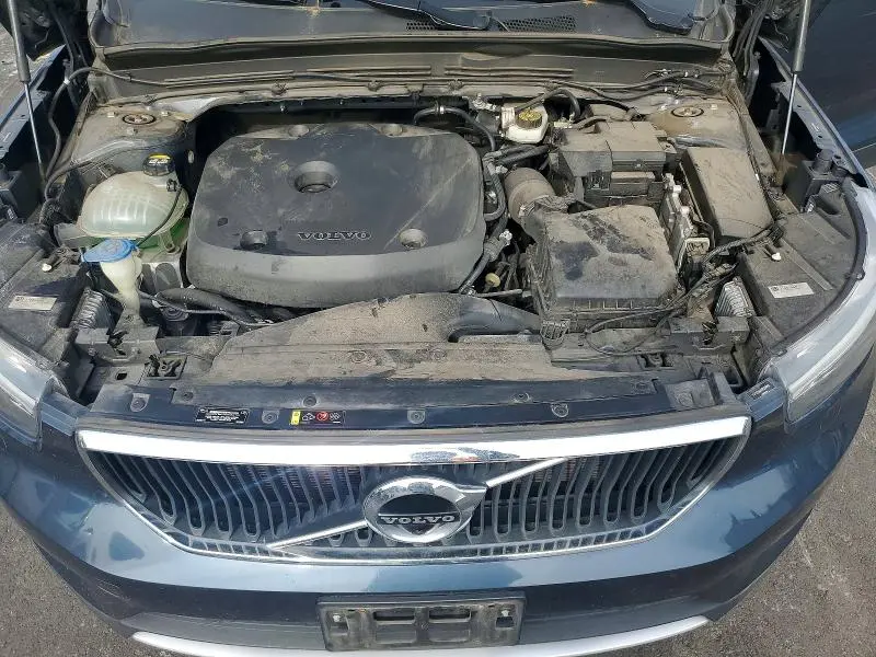 2021 VOLVO XC40 T5 MOMENTUM  