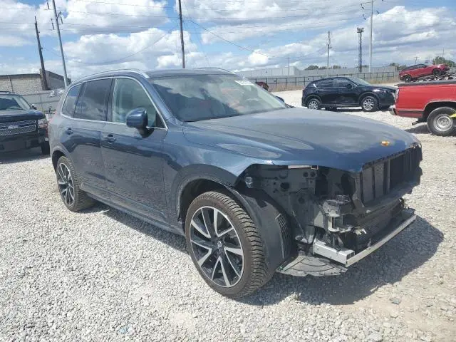 2022 VOLVO XC90 T6 MOMENTUM  