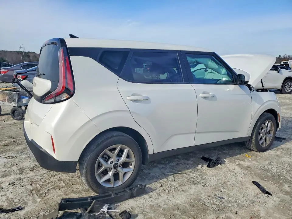 2023 KIA SOUL LX  