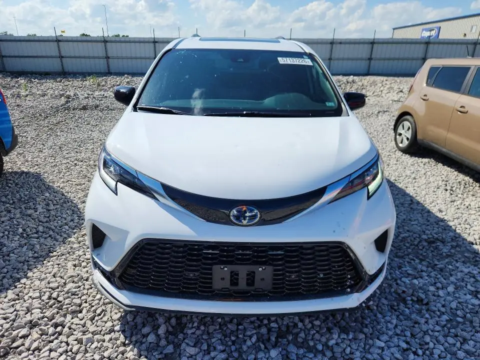 2022 TOYOTA SIENNA   