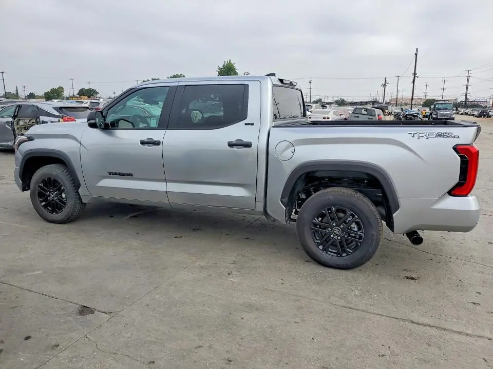 2026 TOYOTA TUNDRA SR5  